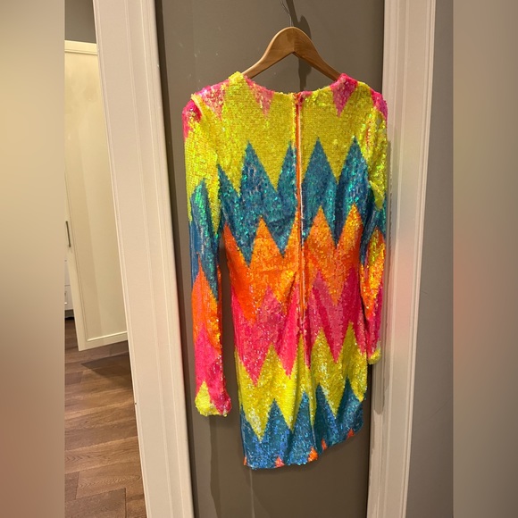 Multi colour zig zag sequence mini dress with long sleeves size M - Picture 2 of 2